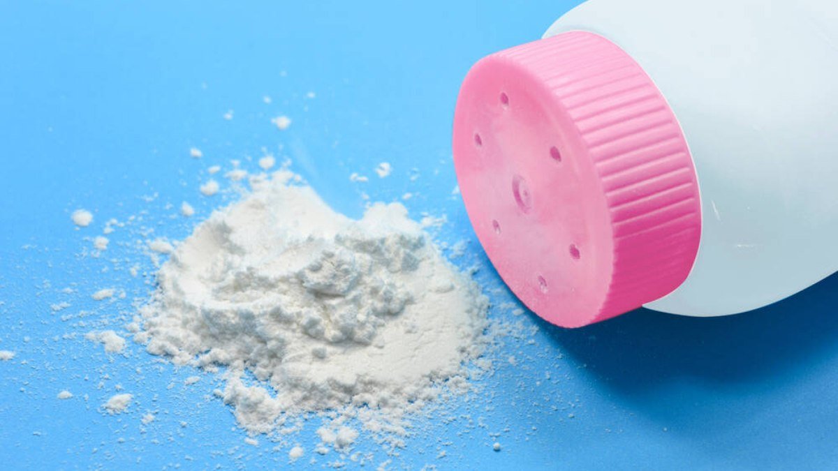 Jak se zbavit mravenců v domácnosti pomocí mastku: účinný domácí repelent