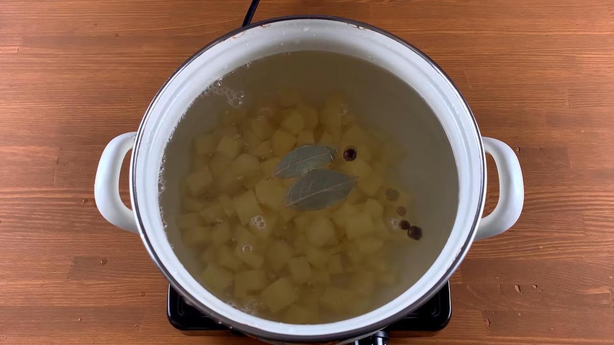 Tajemství kuchařů: tohle musíte vždy přidat do vody k bramborám