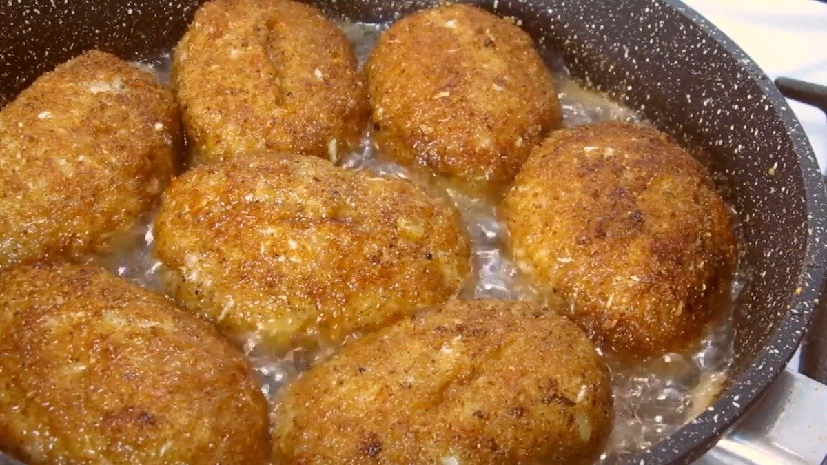 Kotlety už nejsou suché: 1 zelenina — a budou se rozplývat na jazyku: hodí se ke kuřecímu, vepřovému i hovězímu