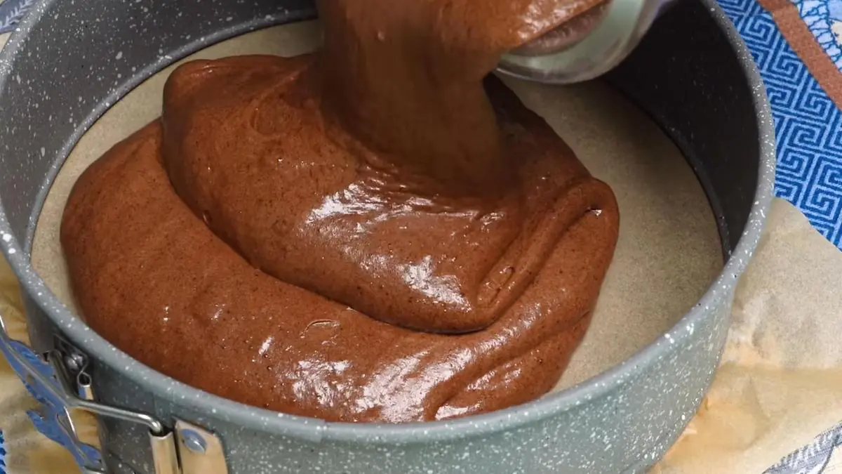 Čokoládový dort s krémem z vařeného kondenzovaného mléka: jemný, vláčný a opravdu výborný