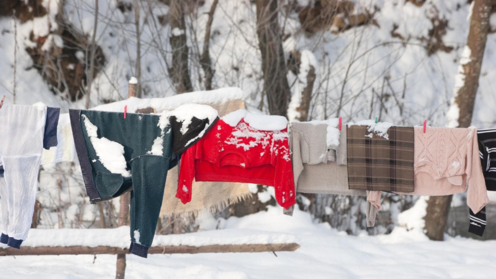Jak v zimě v Česku rychleji usušit prádlo i bez slunce