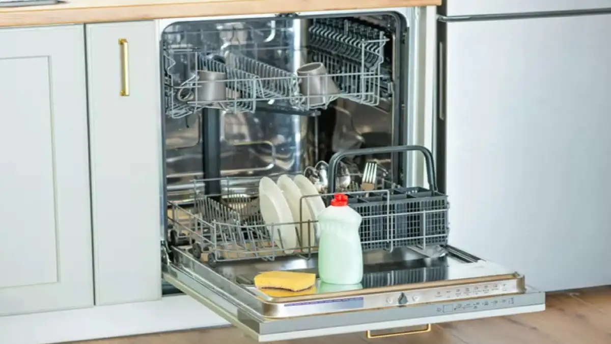 Jak vyčistit myčku nádobí, aby příjemně voněla a vydržela déle