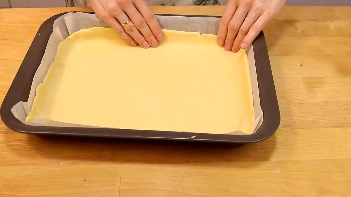 Citron beru rovnou i s kůrou: ten nejlahodnější citronový koláč, těsto na másle a zakysané smetaně je naprostá pecka