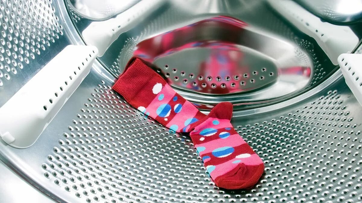 Je třeba prát ponožky naruby, nebo normálně? Japonský odborník na domácnost vysvětluje, jak je vyprat čistěji a omezit zatuchlý zápach