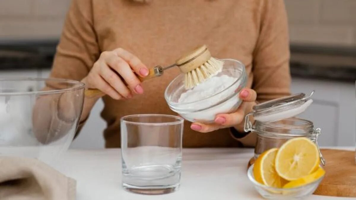 Ocet versus jedlá soda… Kdo je skutečným šampionem v úklidu?