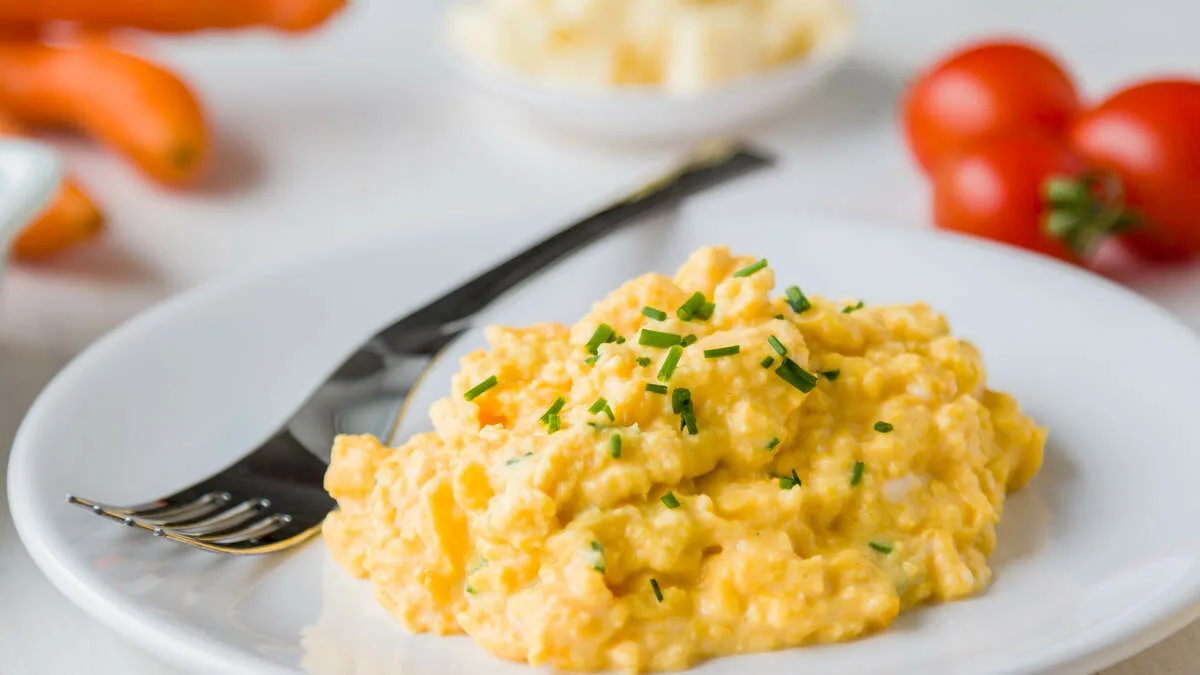 Jedna polévková lžíce na vejce. Toto je nejzdravější způsob, jak vařit míchaná vejce