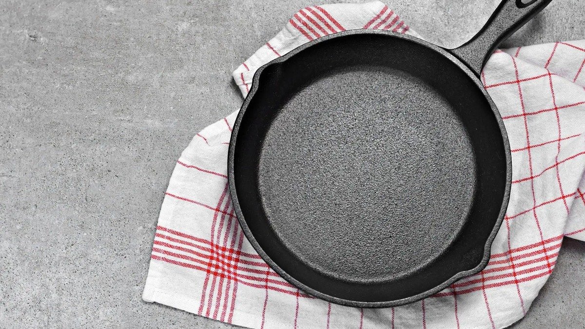 Pokud máte roztrženou nebo velmi starou kuchyňskou utěrku, máte poklad: jak ji zrecyklovat a najít jí nové využití doma