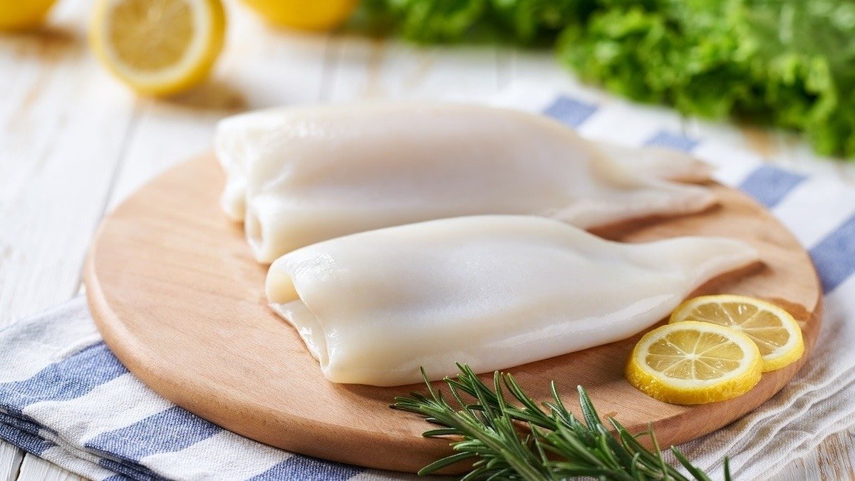 Jednoduchý způsob, jak umýt kalamáry bez rybího zápachu, trik používaný i v českých kuchyních