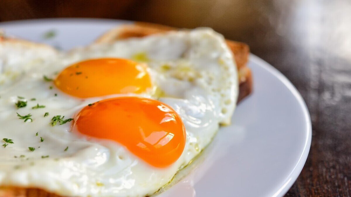 Karlos Arguiñano, šéfkuchař „Aby se smažená vejce nepřilepila k pánvi, trik je přidat špetku mouky“