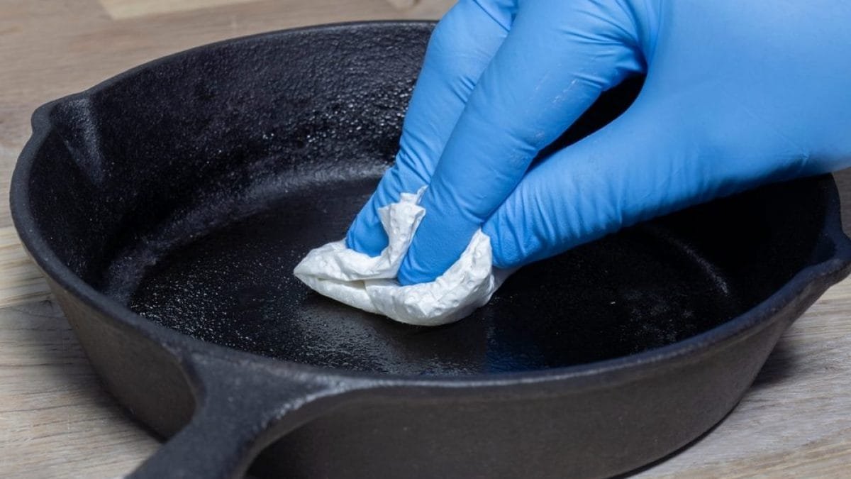 Jednoduché způsoby, jak proměnit zrezivělou železnou pánev v úplně novou