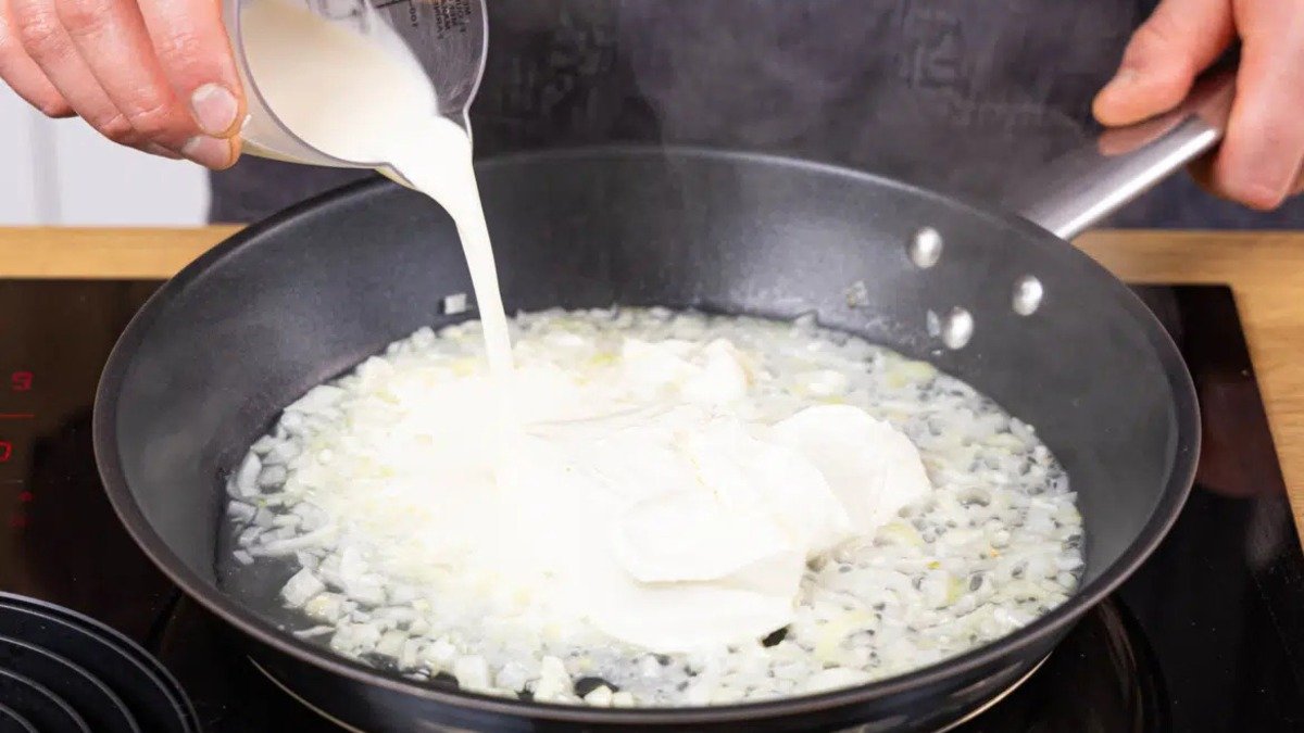 Těstoviny se smetanovým špenátem a omáčkou z čerstvého sýra: krémový expresní recept za 30 minut na večer po práci