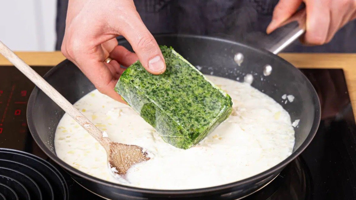 Těstoviny se smetanovým špenátem a omáčkou z čerstvého sýra: krémový expresní recept za 30 minut na večer po práci