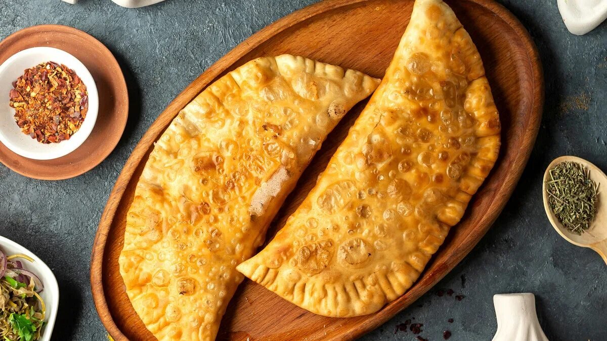 Křupavé čebureky s masem: skvělé těsto a „kosmická“ náplň jako v těch nejlepších bistrech