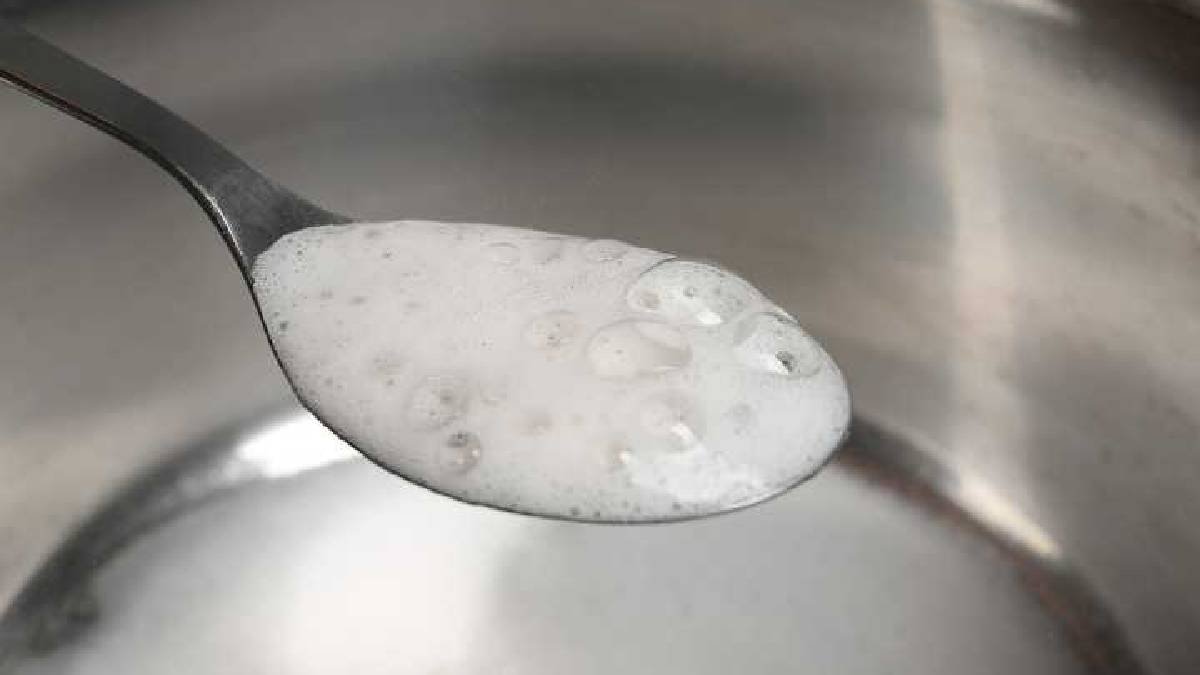 Bez octa nebo prášku do pečiva: nalijte půl sklenice do odpadu a ten se vyčistí sám