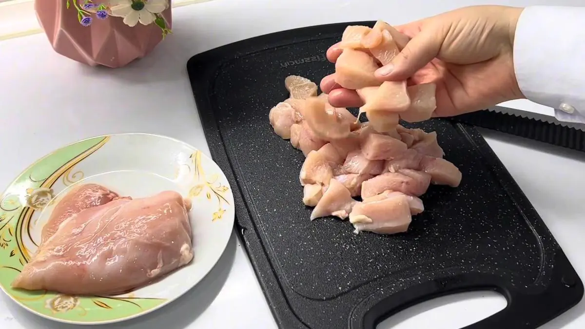 Zapékanka s kuřecím masem brokolicí a těstovinami ideální varianta na večer po práci