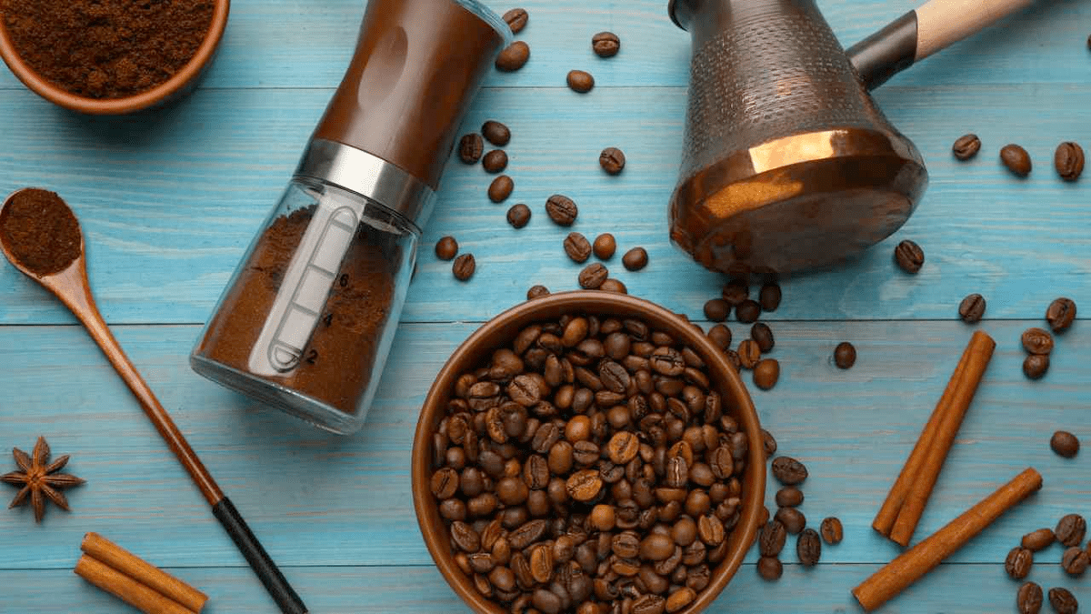 Lifehack, jak se zbavit nepříjemných pachů doma během pár vteřin: stačí lžička kávy, když ji použijete takto