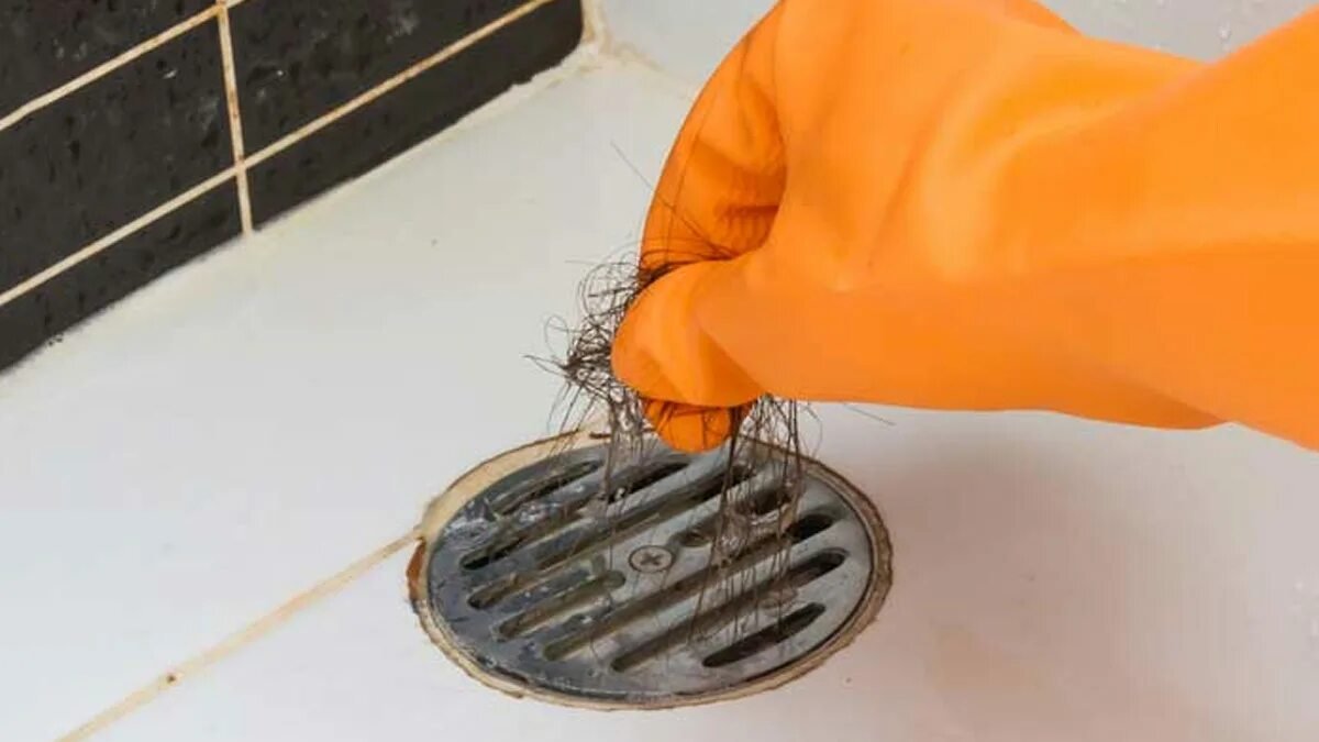 „Ucpaný odtok? Zkuste jen tuhle „věc“, kterou máte doma“ – bez silných čističů ho uvolníte za 5 minut 4 „Ucpaný odtok? Zkuste jen tuhle „věc“, kterou máte doma“ – bez silných čističů ho uvolníte za 5 minut