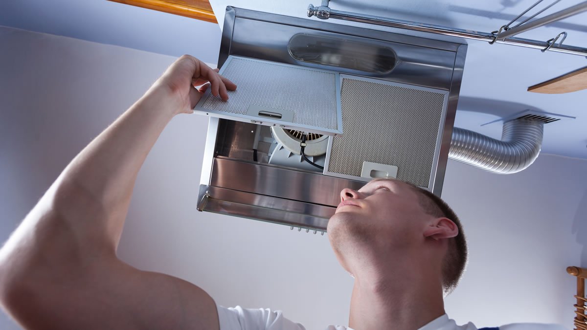 Máte digestoř plnou mastnoty a špíny V českých domácnostech ukazují 4 kroky, jak ji vyčistit snadno a bez námahy