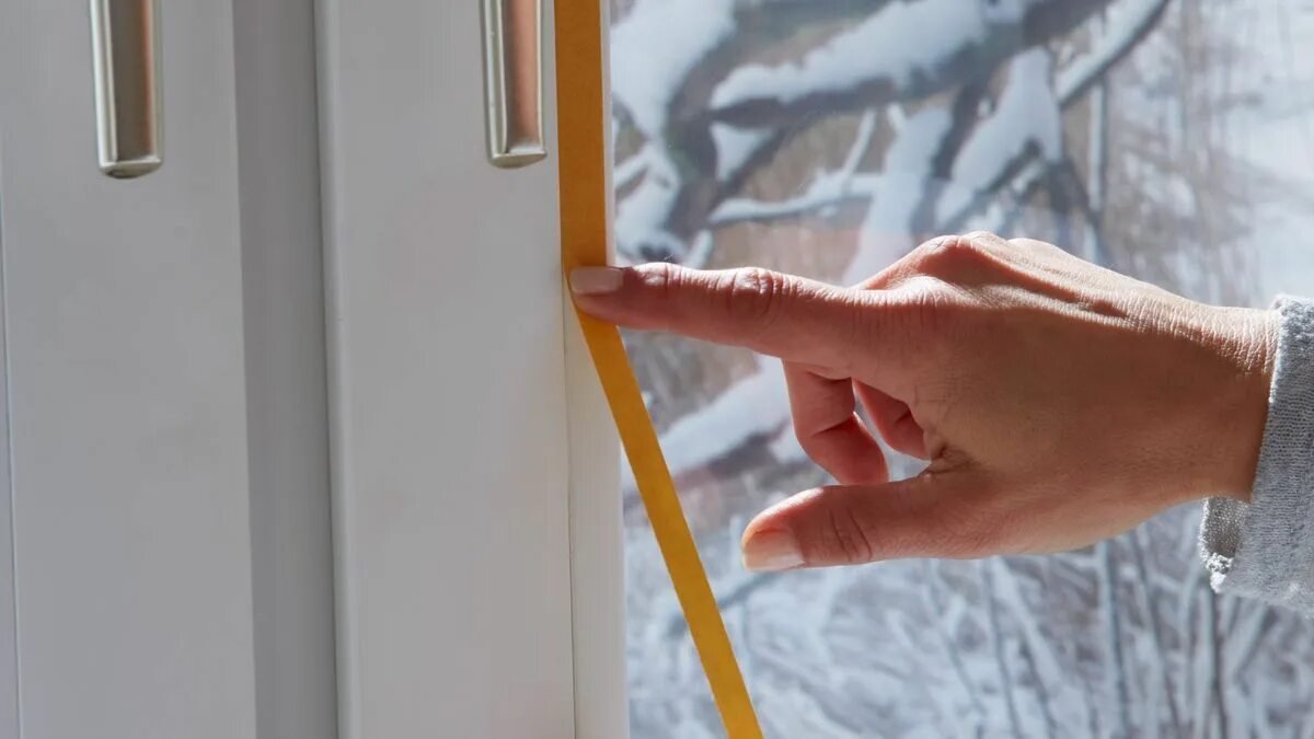 Méně známé řešení do 450 korun proti průvanu kolem oken tuto zimu