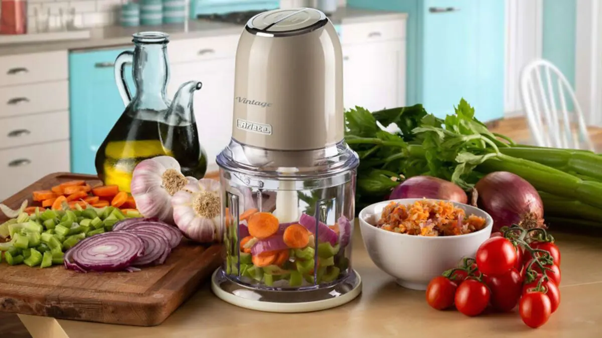 Myslel sis, že sekáček s noži umí jen sekat Tady je 5 geniálních nápadů, jak ho využít i jinak