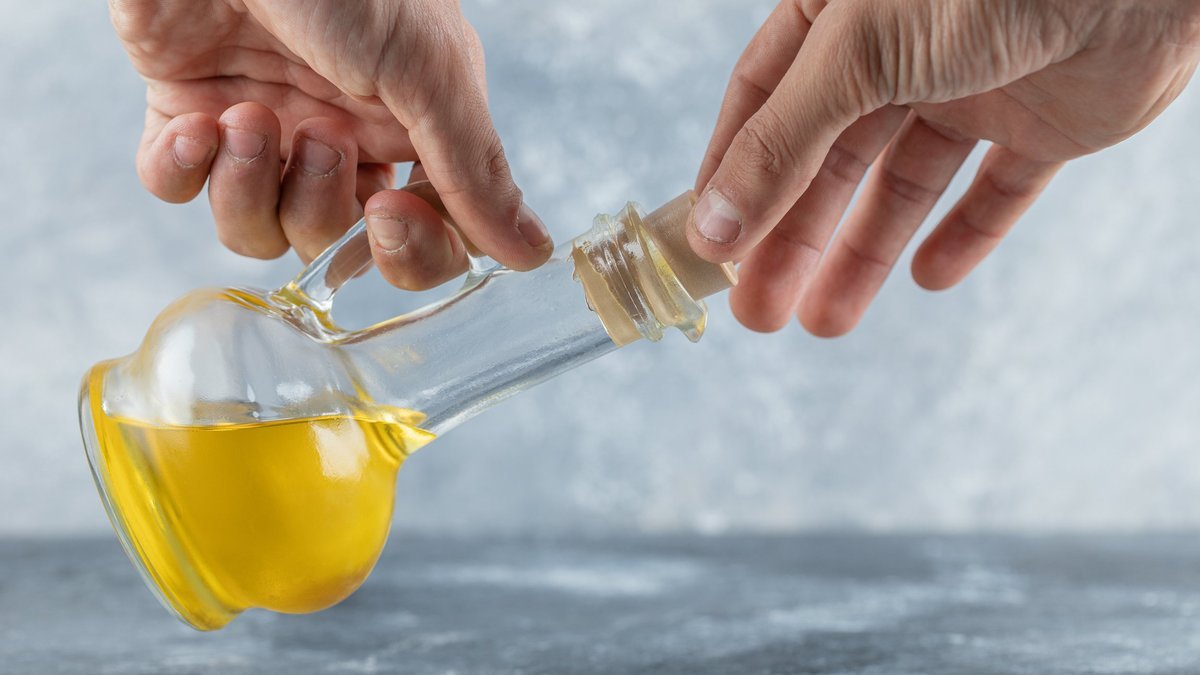 Vodní skvrny v dřezu zmizí během chvilky Stačí jednoduchý domácí trik