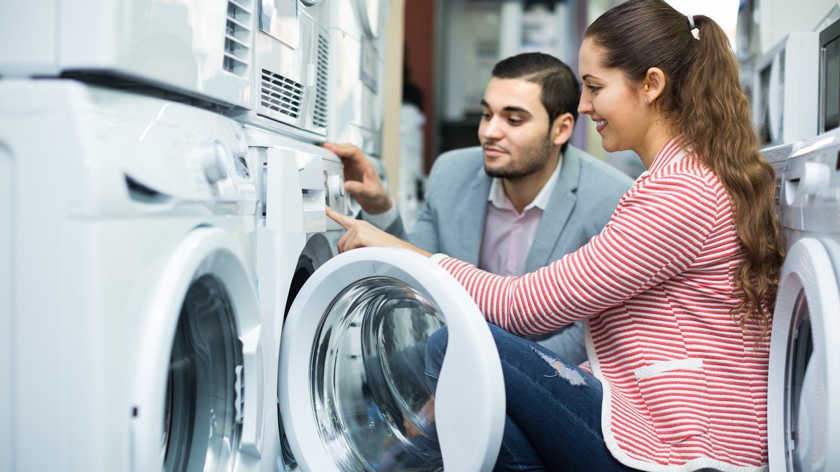 Předem plněná nebo shora plněná pračka: v čem je rozdíl a co je lepší