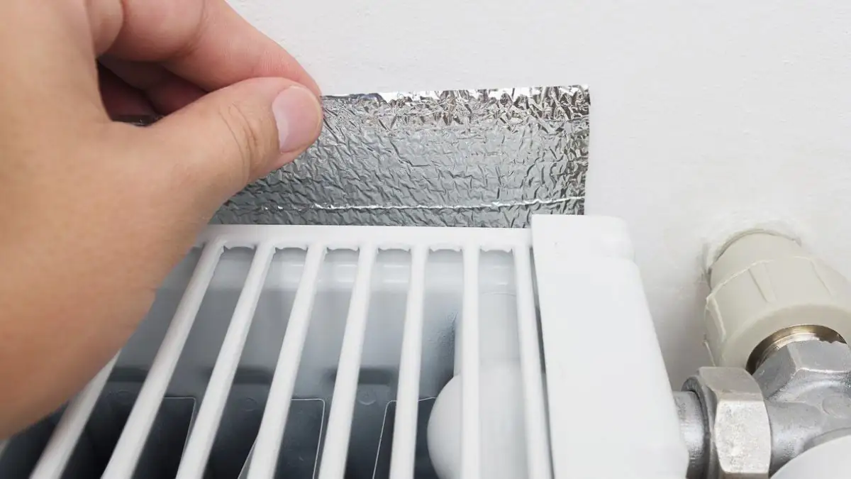 Radiátory budou „vracet“ teplo zpět do místnosti: rada instalatéra, která pomáhá „zastavit stoupání horkého vzduchu“