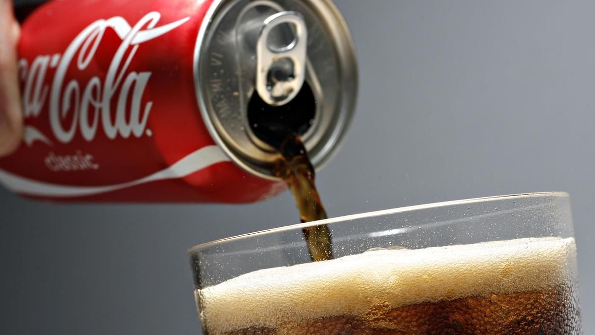 Starý vodní kámen na baterii je příliš odolný Odborníci na úklid prozradili jeden běžný nápoj, který si s ním snadno poradí