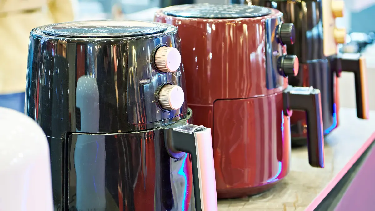 Sbohem, mikrovlnko: domácnosti přecházejí na rychlejší a „čistší“ zařízení, které mění návyky při vaření