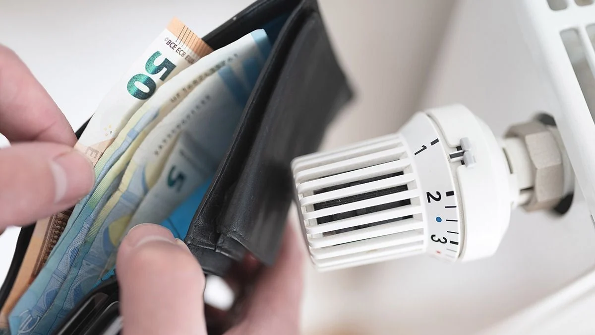 Otápění: takzvaný „trik se sáčkem na radiátoru“ se teď probírá ve Francii a údajně pomáhá milionům ušetřit za topení