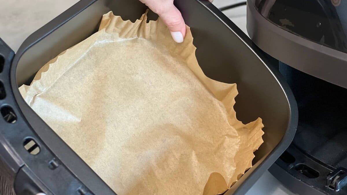 Papír na pečení v horkovzdušné fritéze dá se použít a jak to dělat správně