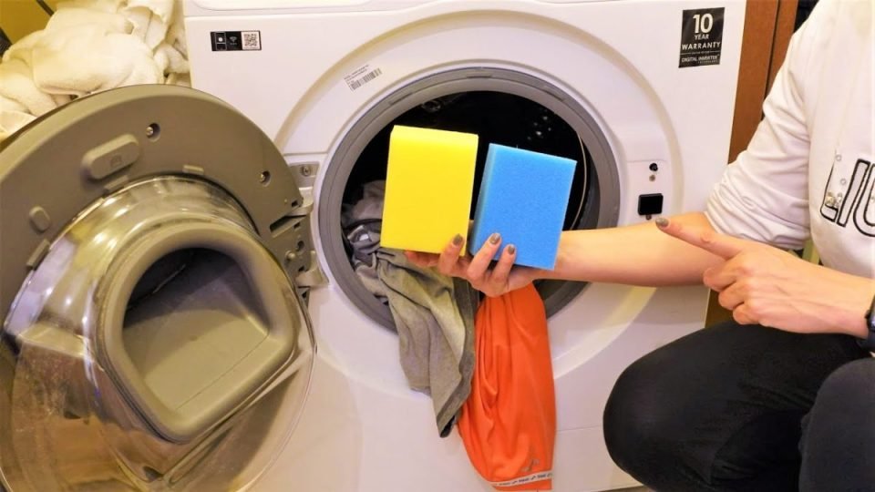 Položit houbičku na mytí nádobí do pračky proč se to doporučuje