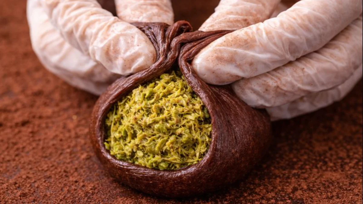 Jak připravit „virální“ Dubai Chewy Cookie: zvenku táhlé, uvnitř křupavé