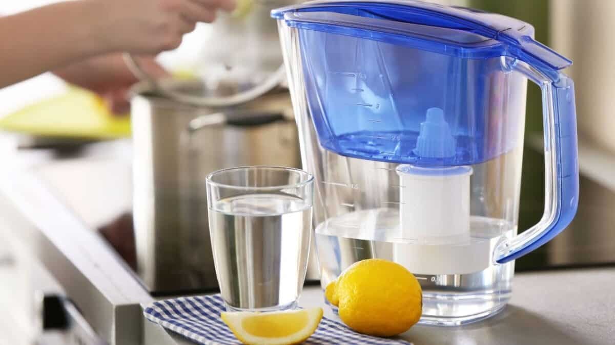 Považujete filtrační džbán za zdravou volbu? Odbornice upozorňuje na málo známý problém