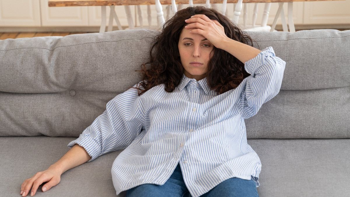 Stále více lidí v Česku omezuje vytápění v bytě a tento přístup vyjde znatelně levněji