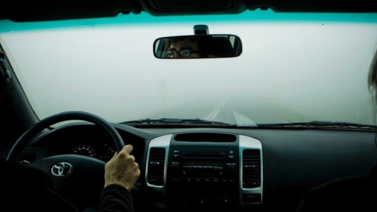 „Zapínat v zimě topení je hloupost?“ Chytrý způsob, jak odstranit zamlžení v autě za pouhou 1 minutu