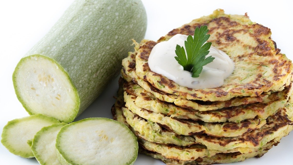 Nejchutnější večeře vznikne z 250 g cukety, 100 g tuňáka, dvou brambor a jedné mrkve