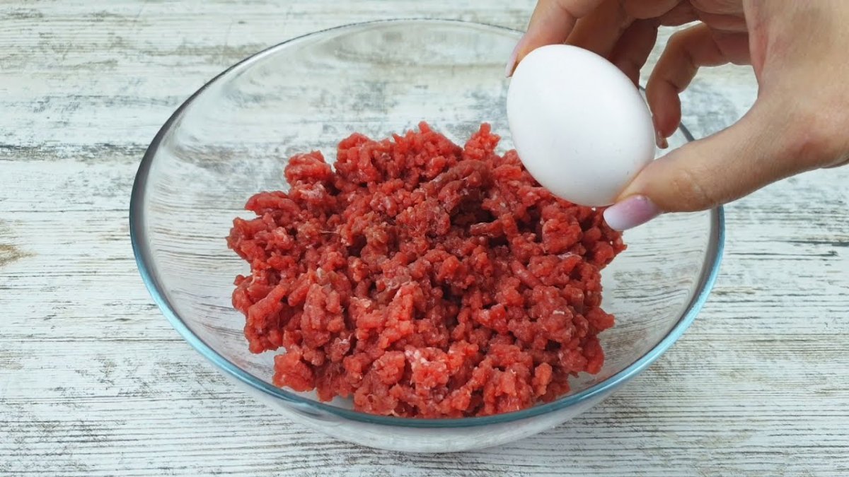 Chlebíčky s mletým masem jsou klasika, která se vždy povede