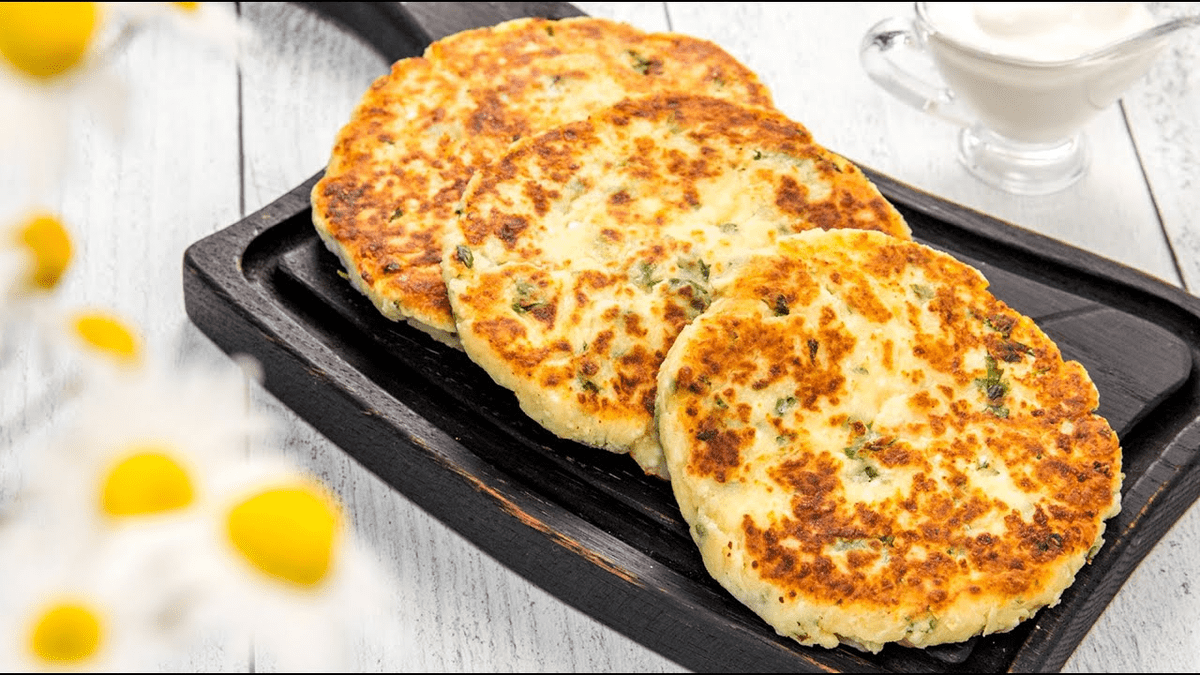 Vejce a hrst sýra: chutná sýrová placka za 5 minut – dělám ji, zatímco se vaří konvice