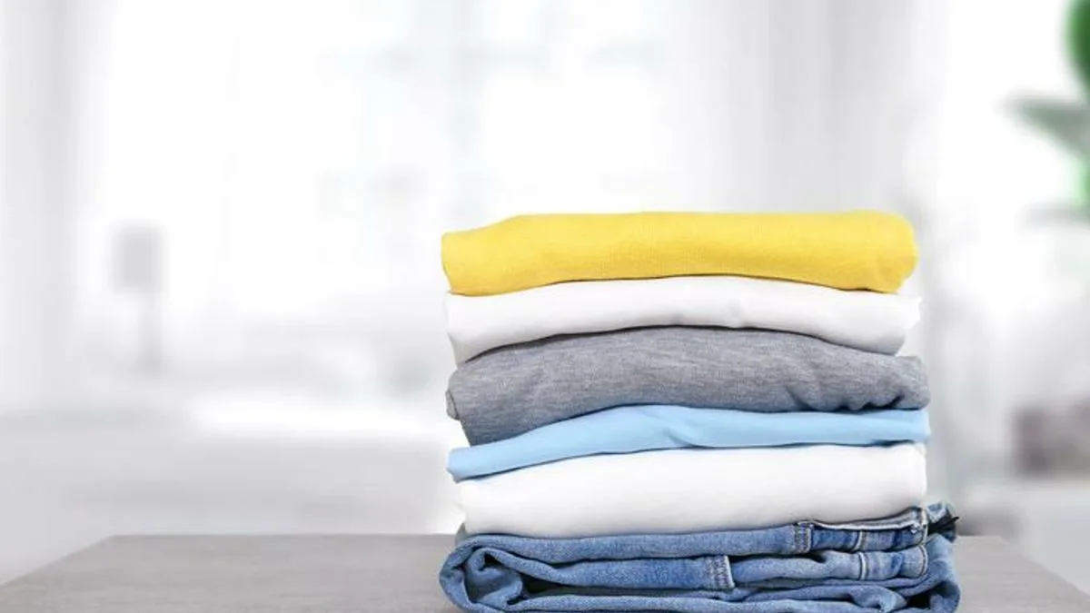 Důvod, proč čajová lžička soli v pračce zabraňuje obarvení bílého prádla barevným oblečením