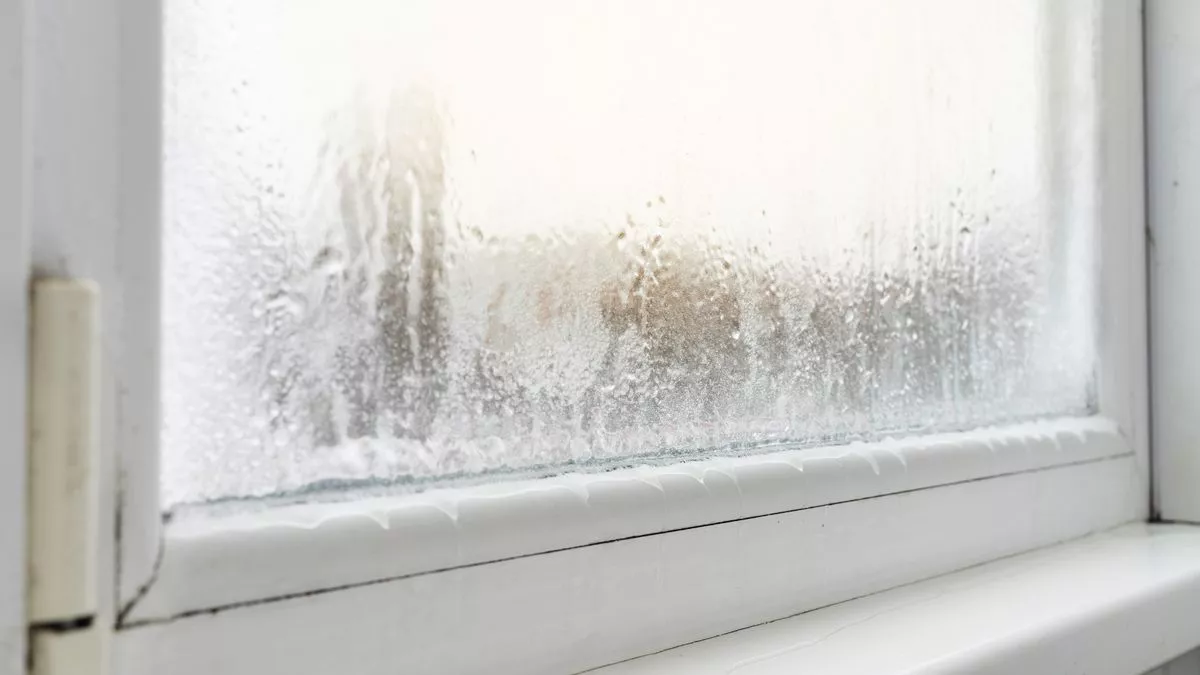 Jak se zbavit průvanu u oken bez řemeslníka: jednoduché řešení bez dalších nákladů