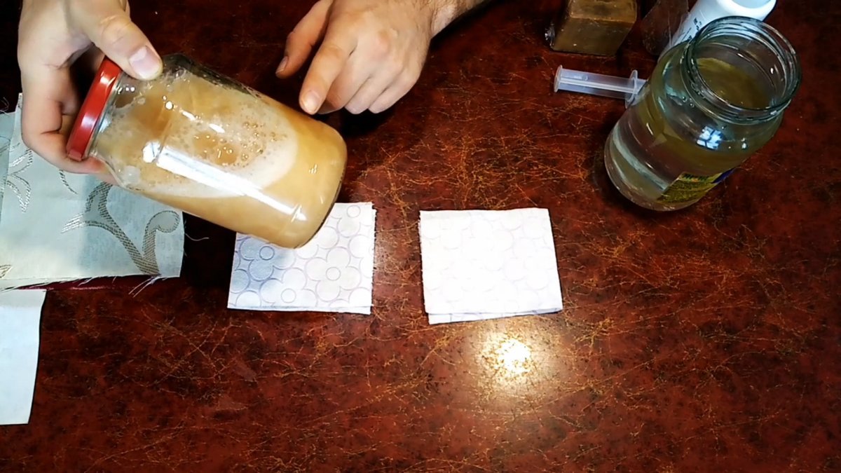 Jak udělat tašku opravdu nepromokavou? Díky tomuto jednoduchému triku bude vodoodpudivá jako stanovina