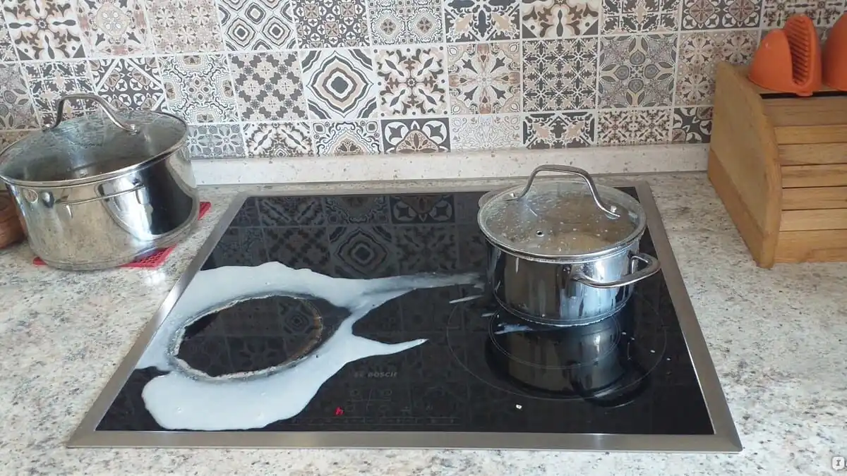 Naneste to tam, kde jsou škrábance Keramická varná deska bude jako nová 2 Naneste to tam, kde jsou škrábance Keramická varná deska bude jako nová