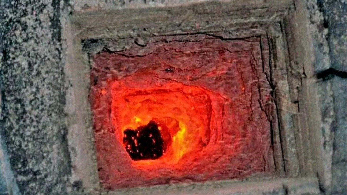 Saze se uvolní z komína a tah se zlepší. Stačí jedna sklenice