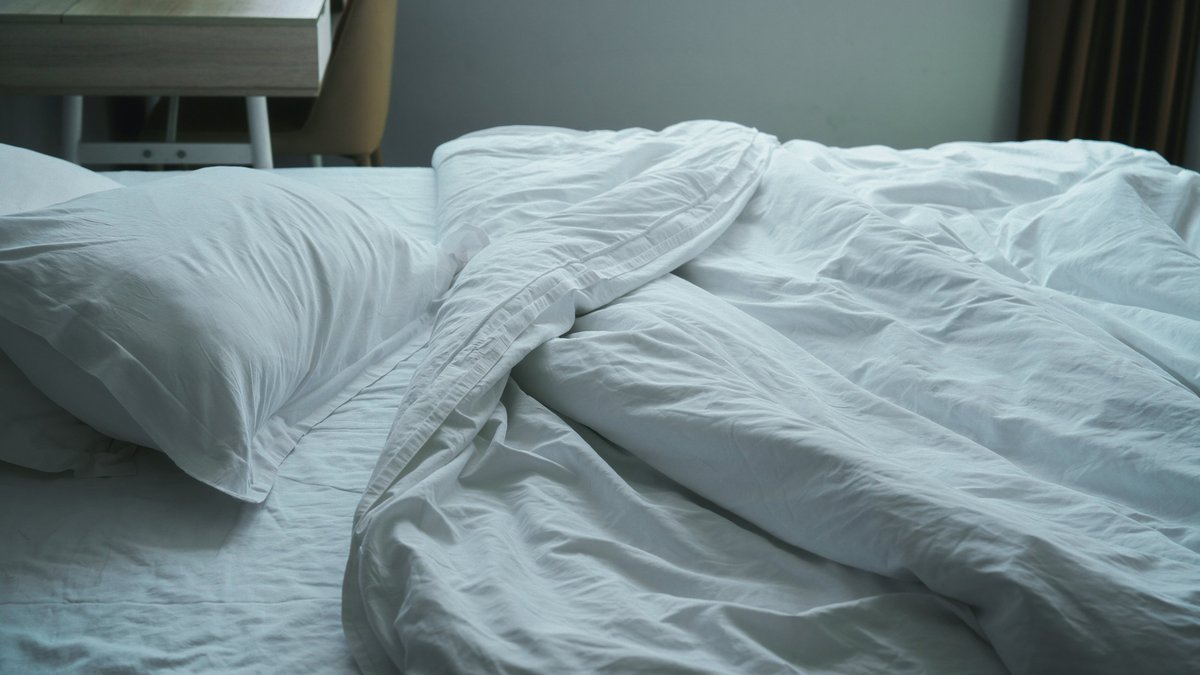 Proč se v českých domácnostech nedoporučuje měnit ložní prádlo striktně každý týden
