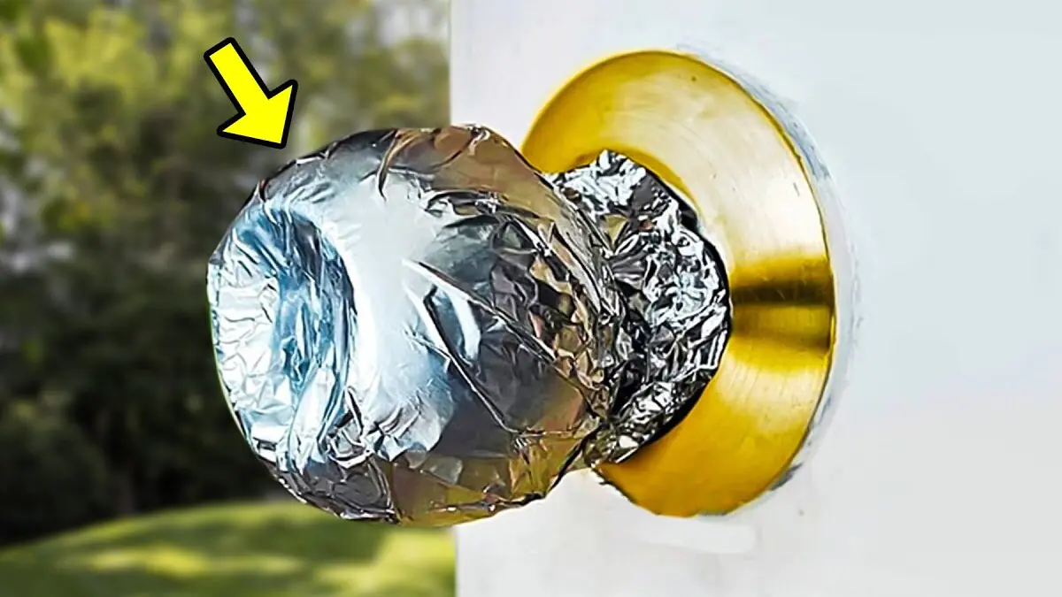Proč stále více domácností omotává dveřní kliky hliníkovou fólií a jaký nečekaný efekt se za tímto trendem skrývá