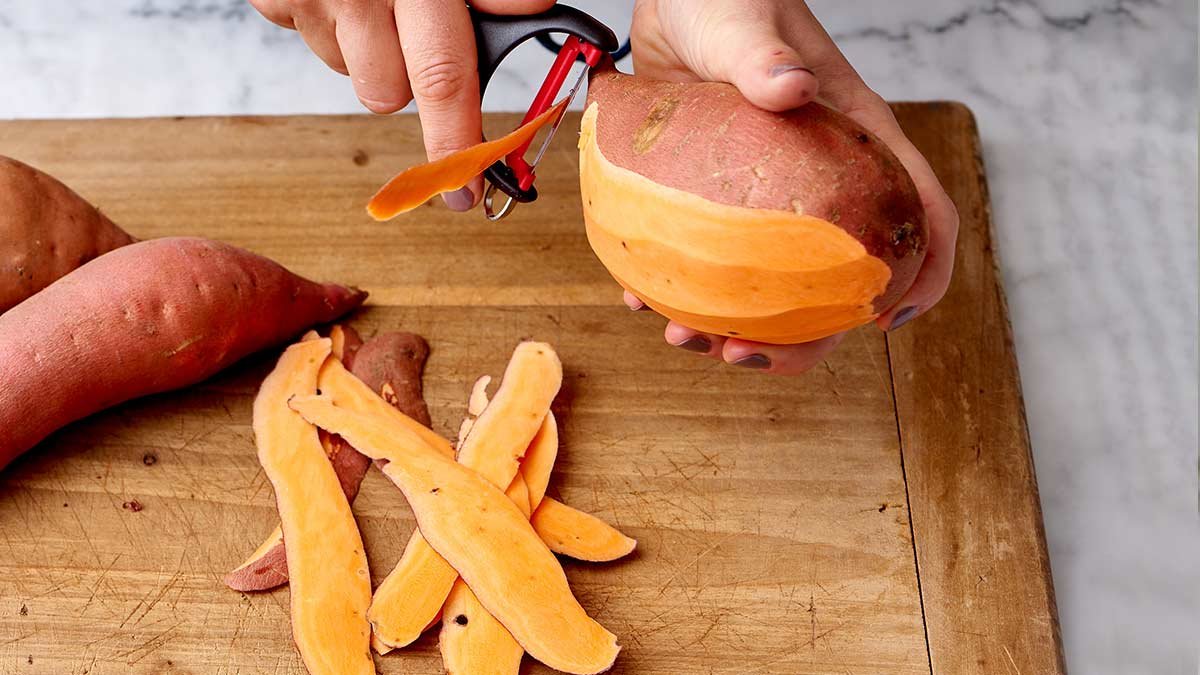 Tajemství křupavých smažených batátů (sladkých brambor), které zůstanou křupavé i po vychladnutí – mnoho lidí tento způsob nezná