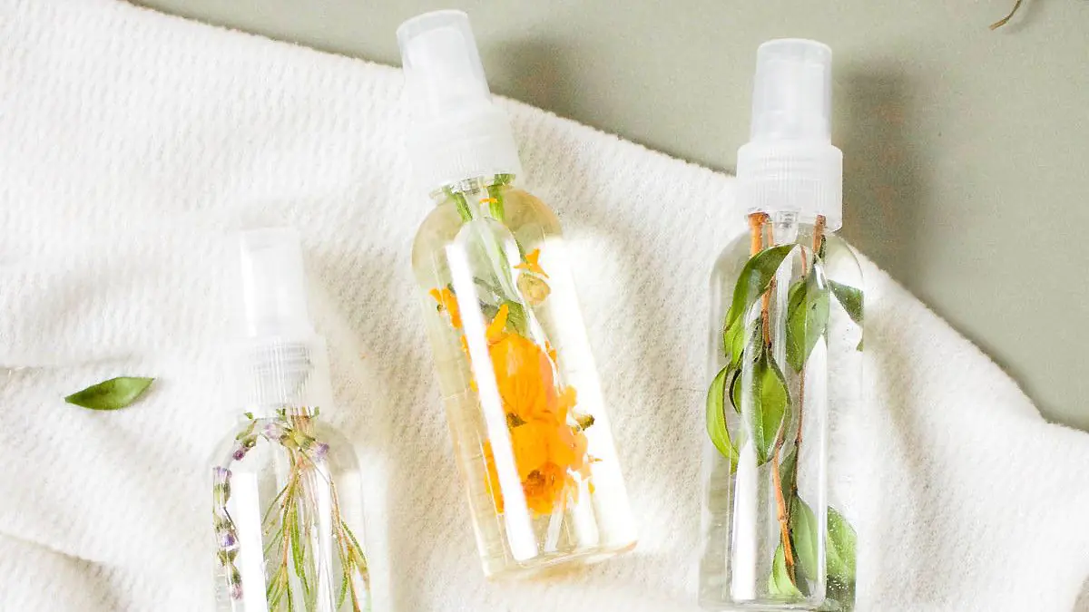 Obchodní osvěžovače vzduchu do koše: 7 kapek do sklenice vody a doma to voní jako v rajské zahradě