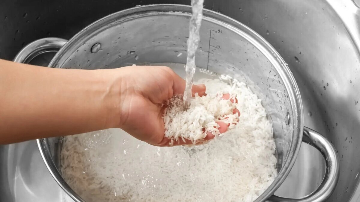 Rýže nebude kašovitá ani se nelepí; při vaření to můžete udělat takto