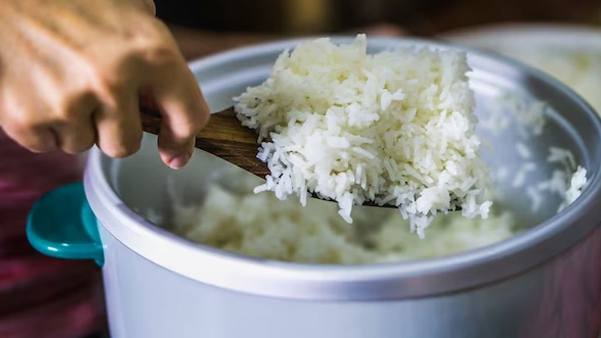 Rýži už nevařím, ani nezapínám sporák, našla jsem lepší způsob – trik na sypkou a voňavou rýži